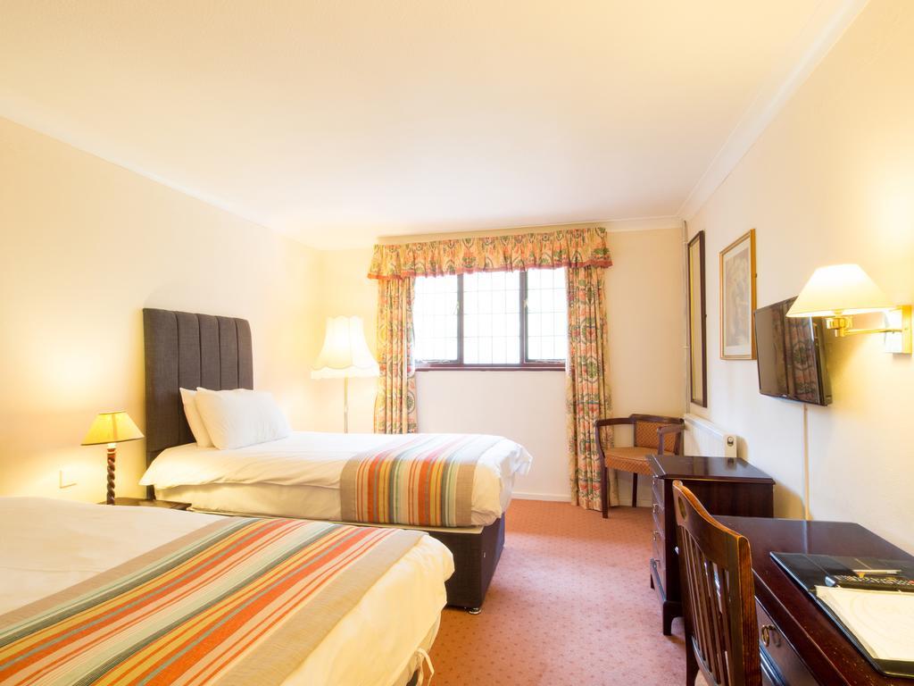 The Devil'S Punchbowl Hotel Hindhead Bagian luar foto